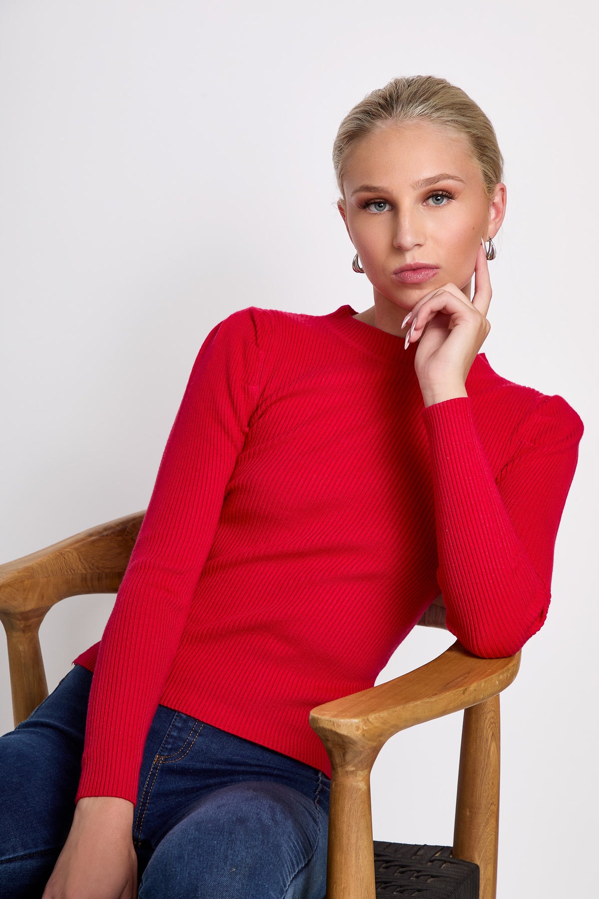 Sueter tejido de manga larga plizada en hombro