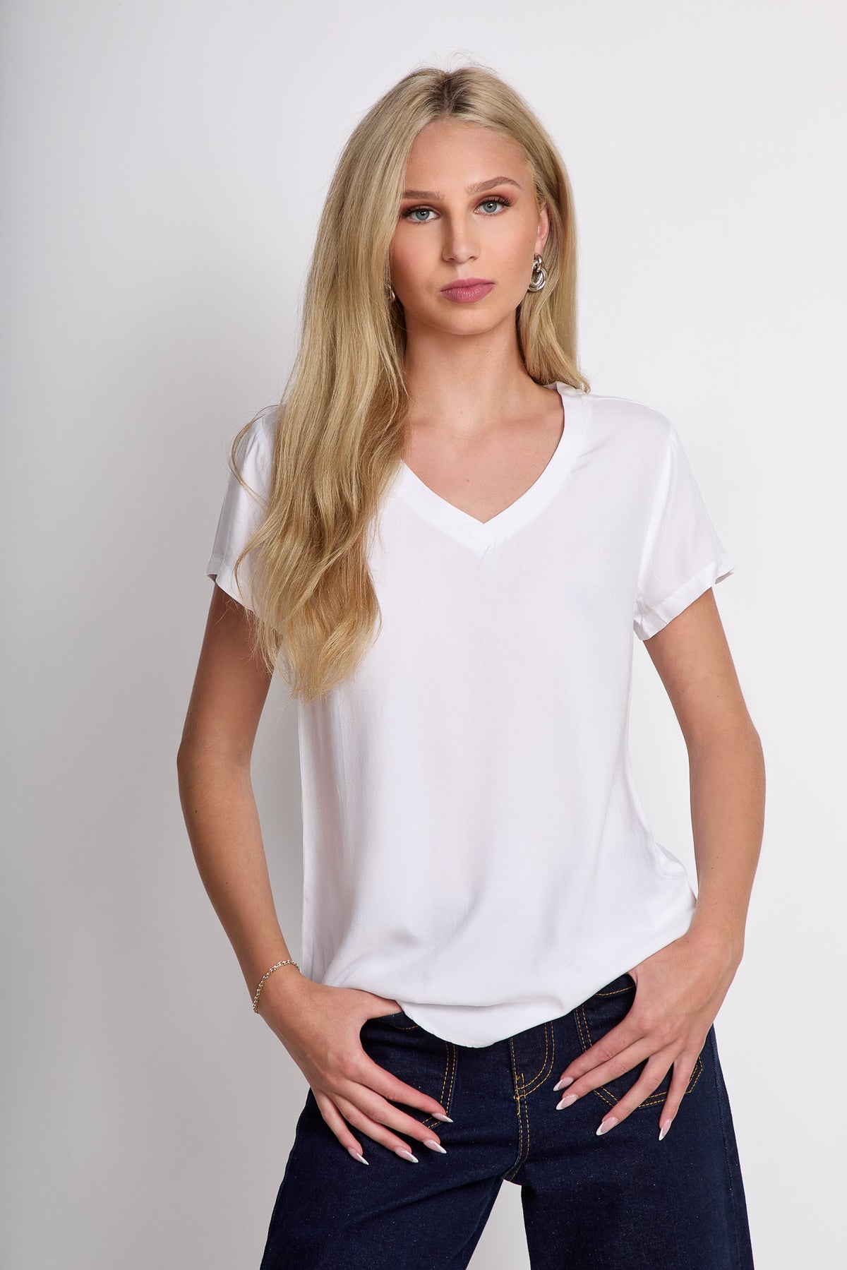 T-shirt basica con cuello en V