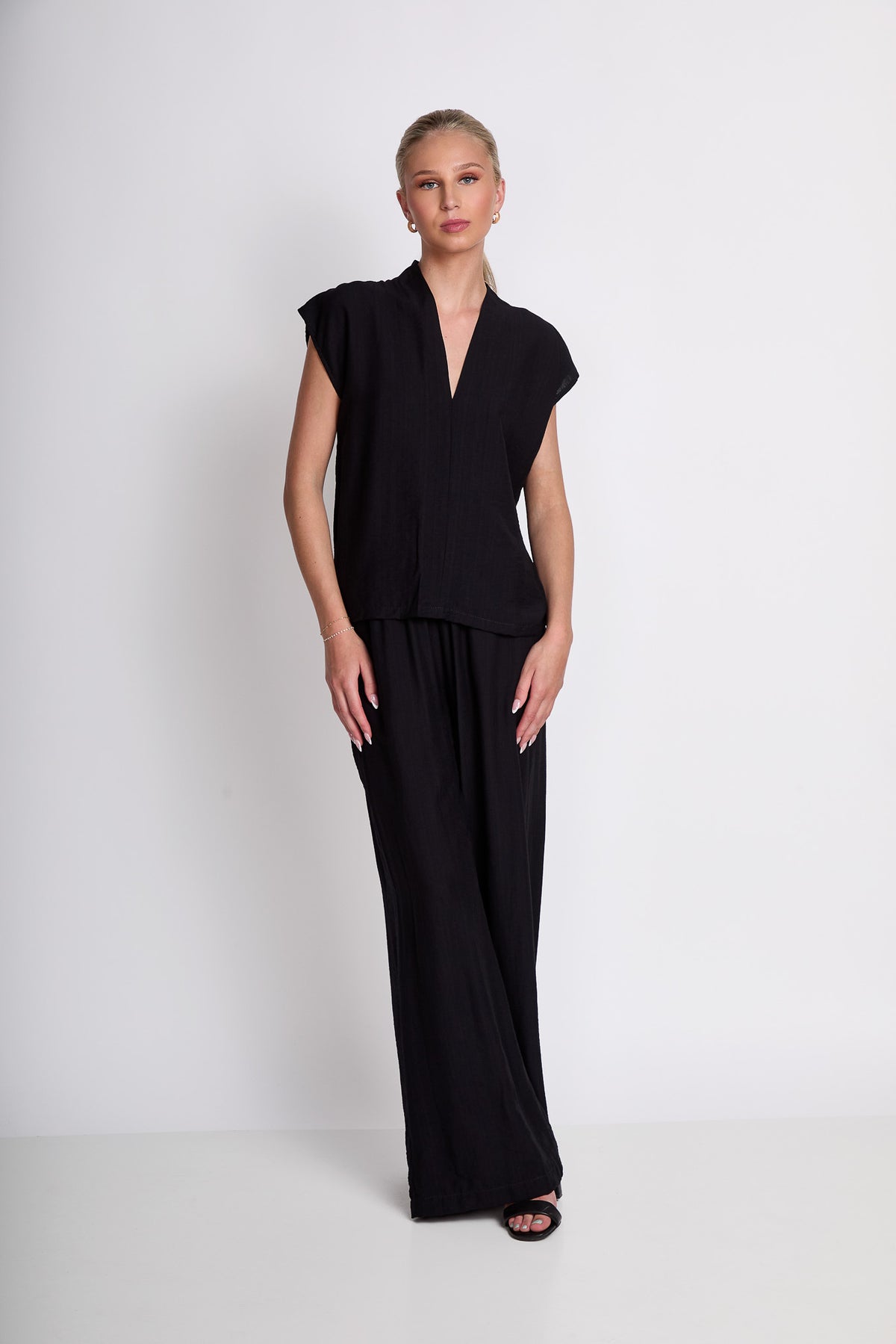 Pantalón pierna amplia con resorte en cintura