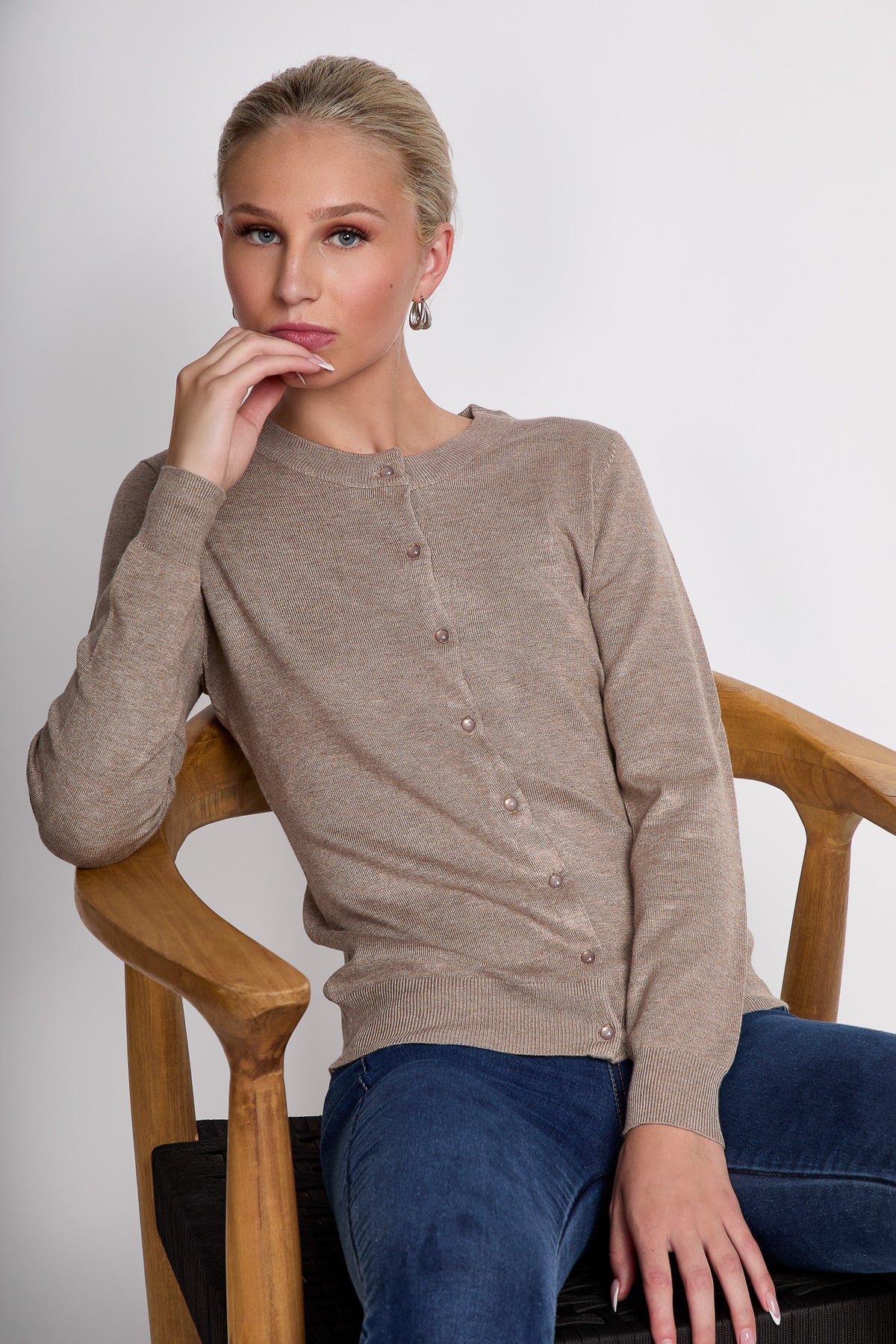 Suéter tejido con botones manga larga